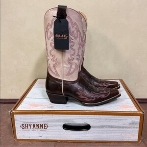 New! SHYANNE WOMEN'S AISLEY WESTERN BOOTS - SNIP TOE 8M *Sold Out!*